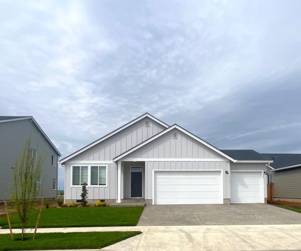 New home build for rent in Woodburn, OR by Delavan PDX Property Management